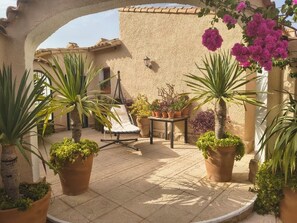 Property grounds - CASITA LEON - peaceful villa retreat with private pool and panoramic views. (Alicante)