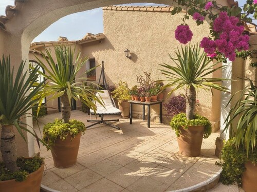 CASITA LEON - peaceful villa retreat with private pool and panoramic views.