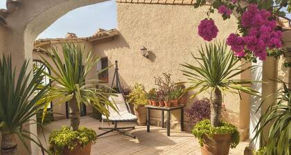 CASITA LEON - peaceful villa retreat with private pool and panoramic views.