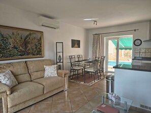 Smart-TV, DVD-Player, Bücher