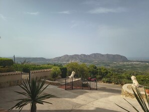 Property grounds - CASITA LEON - peaceful villa retreat with private pool and panoramic views. (Alicante)