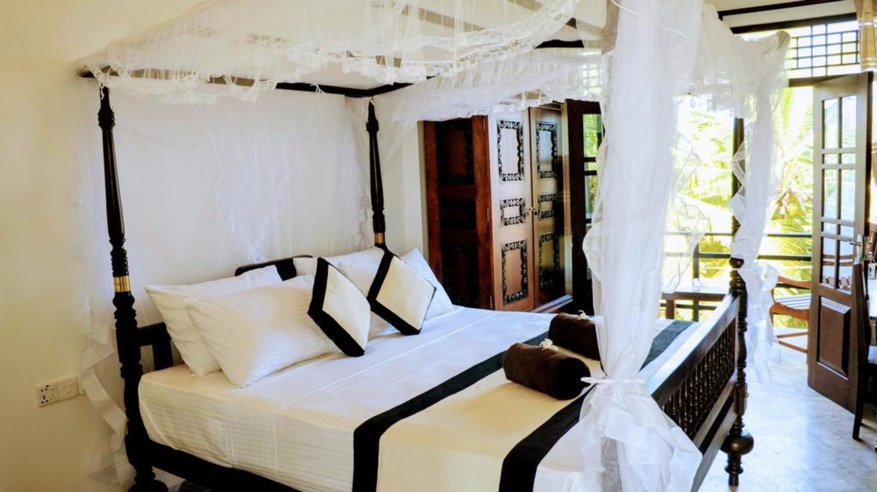 Ropa de cama de alta calidad y minibar 