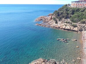 Plage à proximité, chaises longues