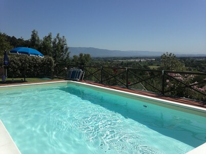 Precioso chalet con piscina y jardines panorámica entre Lucca y Pisa