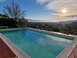 Pool - Lovely villa with panoramic pool & gardens between Lucca & Pisa (Lucca)