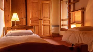 3 slaapkamers, een strijkplank/strijkijzer, reisbedje, gratis wifi