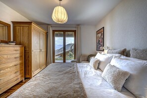 5 quartos, ferros/tábuas de passar roupa, Wi-Fi, roupa de cama