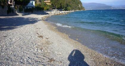 Montecolo Resort Drei-Zimmer-Wohnung mit herrlichem Seeblick, Schwimmbad