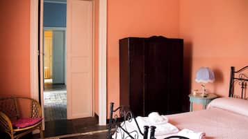 3 Schlafzimmer, Zimmersafe, Schreibtisch, Bügeleisen/Bügelbrett