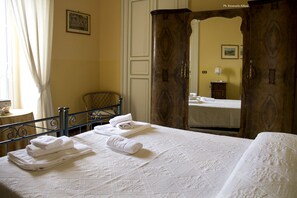 3 bedrooms, in-room safe, desk, iron/ironing board