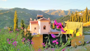 A villa with a terrace, surrounded by mountains and greenery. - Villa Las Encinas on the Costa del Sol.        (Torrox)