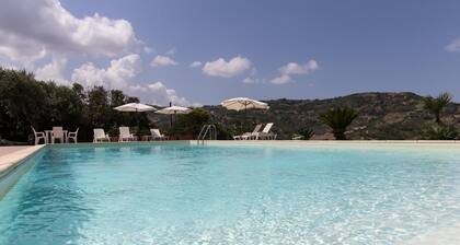 Wonderful villa with pool in a panoramic position at the gateway to Cilento.