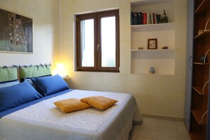 4 bedrooms, desk, iron/ironing board, travel cot
