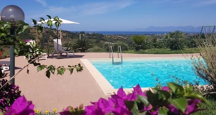 Maravillosa villa con piscina en posición panorámica a las puertas del Cilento.