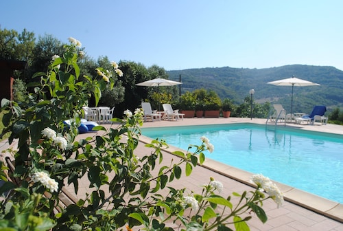 Wonderful villa with pool in a panoramic position at the gateway to Cilento.