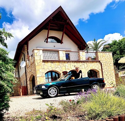 Lux Spacious 4 Bedroom Villa Amazing Lake Views, 4 bathroom, S/Pool, Games Room