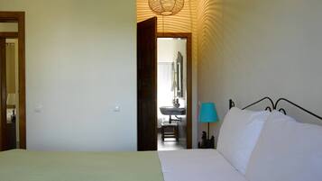 2 bedrooms, internet, bed sheets