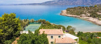 Villa Aria - Luxe villa aan het strand met zwembad en tennisbaan