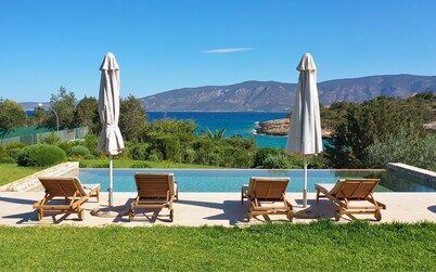 Luxury beachfront villa Aria - pool, tennis, sunset views & seaside adventures!!