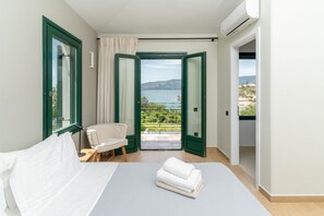 Room - Luxury beachfront villa Aria - pool, tennis, sunset views & seaside adventures. (Porto Heli, Argolida)