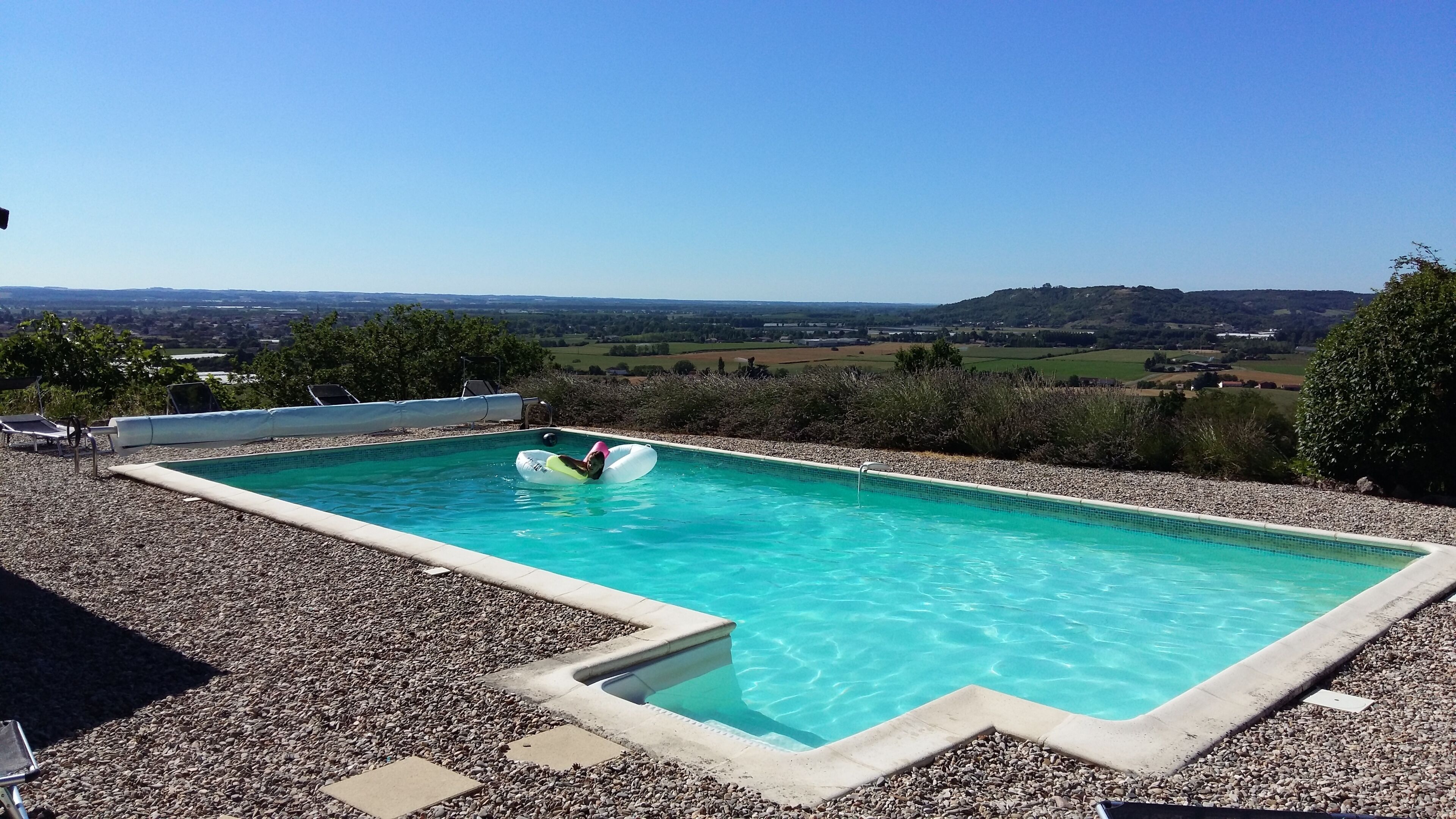 حمّام سباحة خارجي