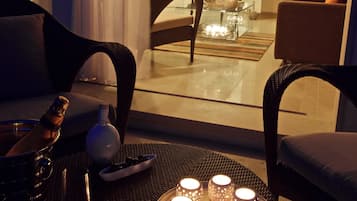 Smart TV, DVD player, ping pong, books