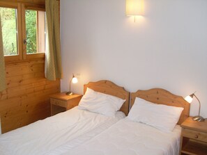 3 slaapkamers, geluiddichte muren, een strijkplank/strijkijzer