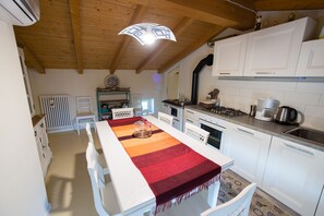 Fridge, oven, stovetop, dishwasher - Villa Families Valpolicella, Private Pool, Vineyards, Verona 9km + Garda 20km (Fumane)