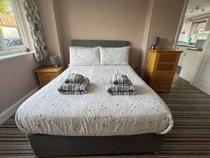 1 soverom, strykejern/-brett, wi-fi (inkludert) og sengetøy