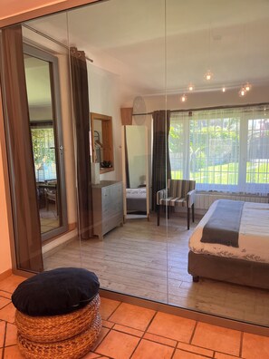 4 quartos, cofres nos quartos, ferros/tábuas de passar roupa