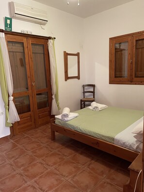 2 bedrooms, iron/ironing board, travel crib, free WiFi