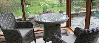 Gorgeous Lakeland cottage with delightful private garden. Free EV charging.