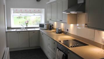 冰箱、微波炉、烤箱、炉灶