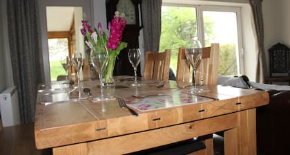 Gorgeous Lakeland cottage with delightful private garden. Free EV charging.