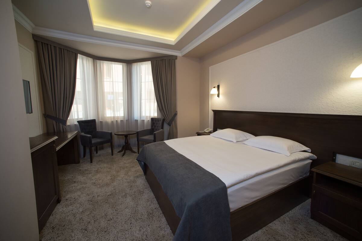 Chambre Deluxe Double ou avec lits jumeaux, vue ville | Literie de qualité supérieure, coffres-forts dans les chambres