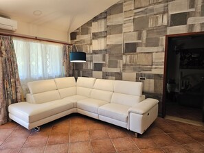 Smart TV, lareira, DVD player