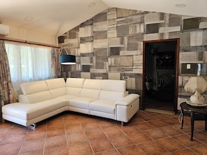 Smart TV, lareira, DVD player