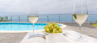 Sea View, Luxury, Comfort, Privacy, Free Wifi and Heated Pool