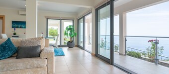 Sea View, Luxury, Comfort, Privacy, Free Wifi and Heated Pool