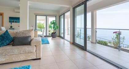 Sea View, Luxury, Comfort, Privacy, Free Wifi and Heated Pool