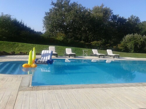 Magic luxury villa, swimming pool, SPA, tennis, wooded park.