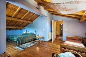 3 chambres, fer et planche à repasser, Wi-Fi, draps fournis