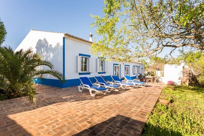 Spacious Algarvian Farmhouse with pool set in 5 acres of grounds. 7509/AL