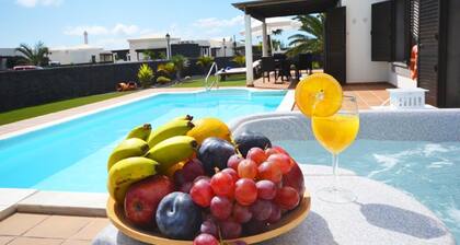 Luxury villa, heat pool ,ecological, chlorine-free ,Jacutzzi / bicycl