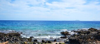 Villa en Playa Blanca con piscina a 29º A/C agua salada, Jacuzzi y Wifi gratis