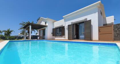 Luxury villa, heat pool ,ecological, chlorine-free ,Jacutzzi / bicycl