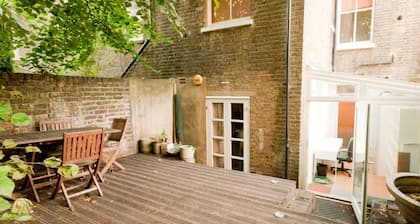Charming large and cosy garden apartment in Earls Court, Chelsea
