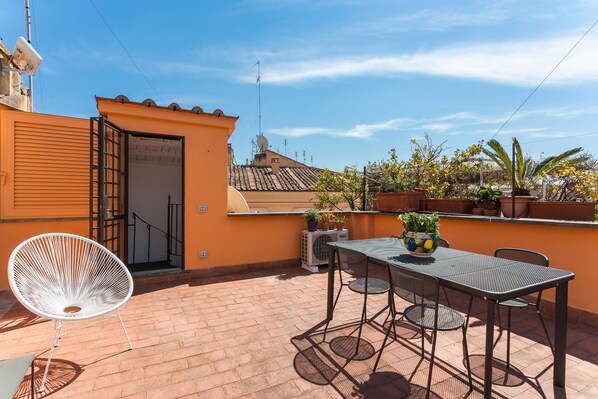 Outdoor dining - Baullari Terrace | Design and comfort in Campo de' Fiori (Roma)