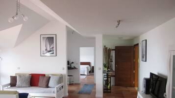 1 chambre, bureau, fer et planche Ă repasser, lit parapluie