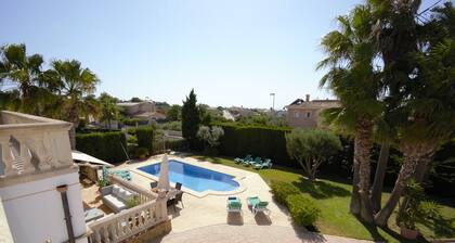 WUNDERSCHÖNE Villa mit Meer- und Berg ideal für Familien mit POOL
